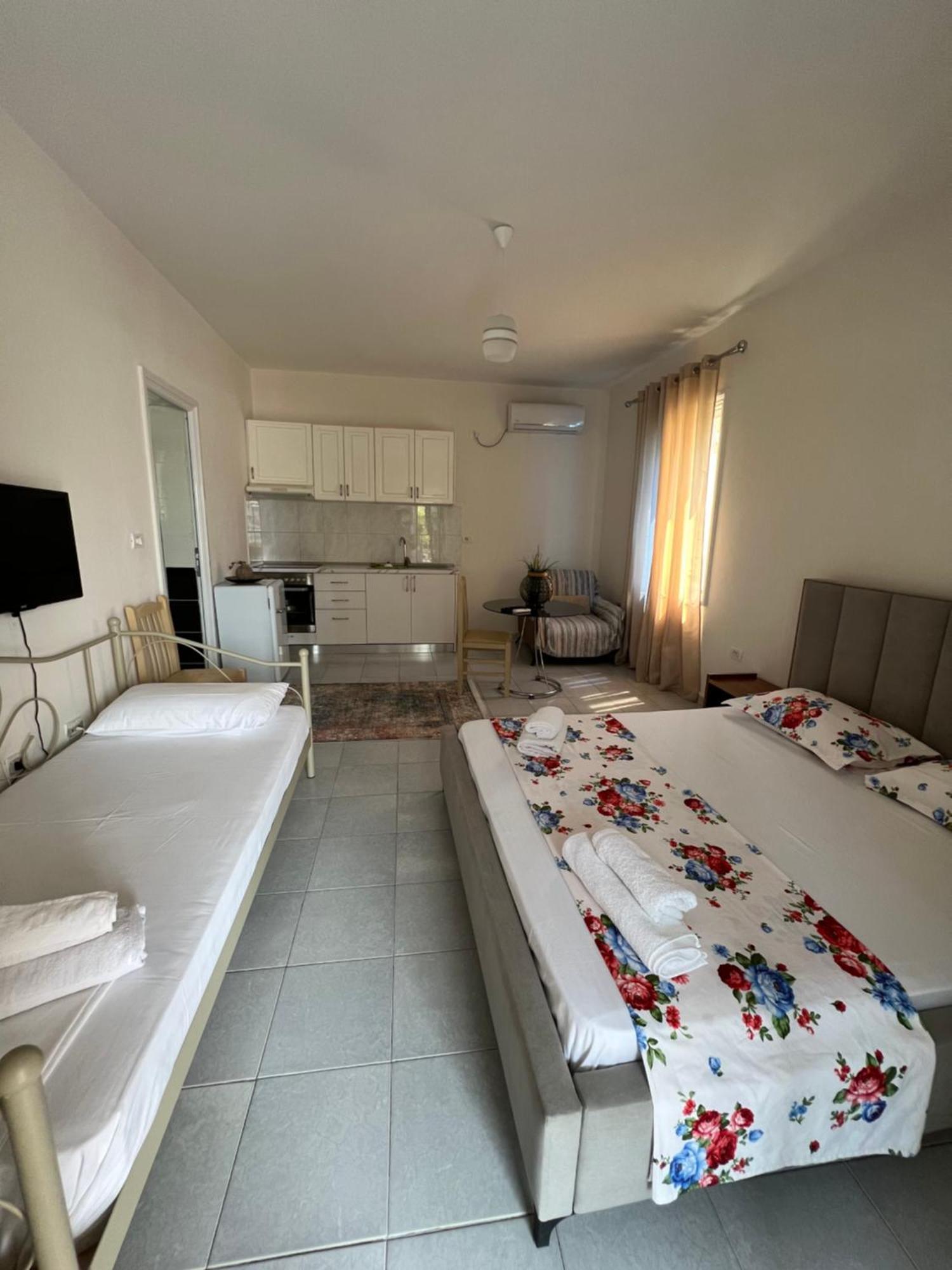 Mimi'S Apartments Wlora Zewnętrze zdjęcie